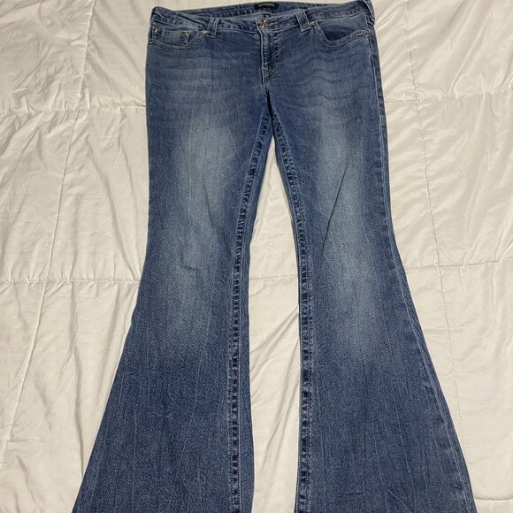 True Religion - Ultra Low Rise Bootcut Jeans - Picture 2 of 5